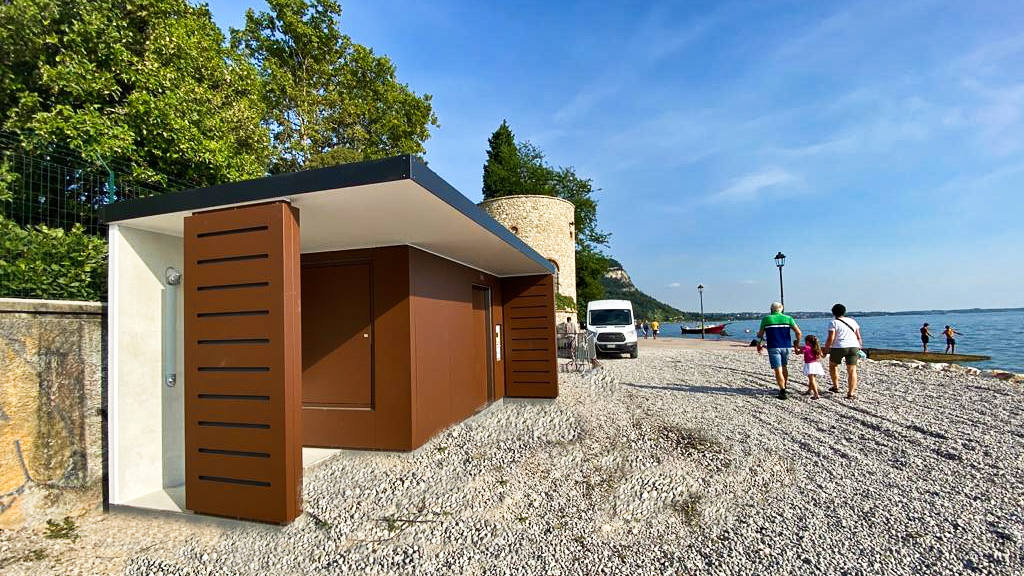 bagno pubblico autopulente con docce bagno pubblico sulla spiaggia