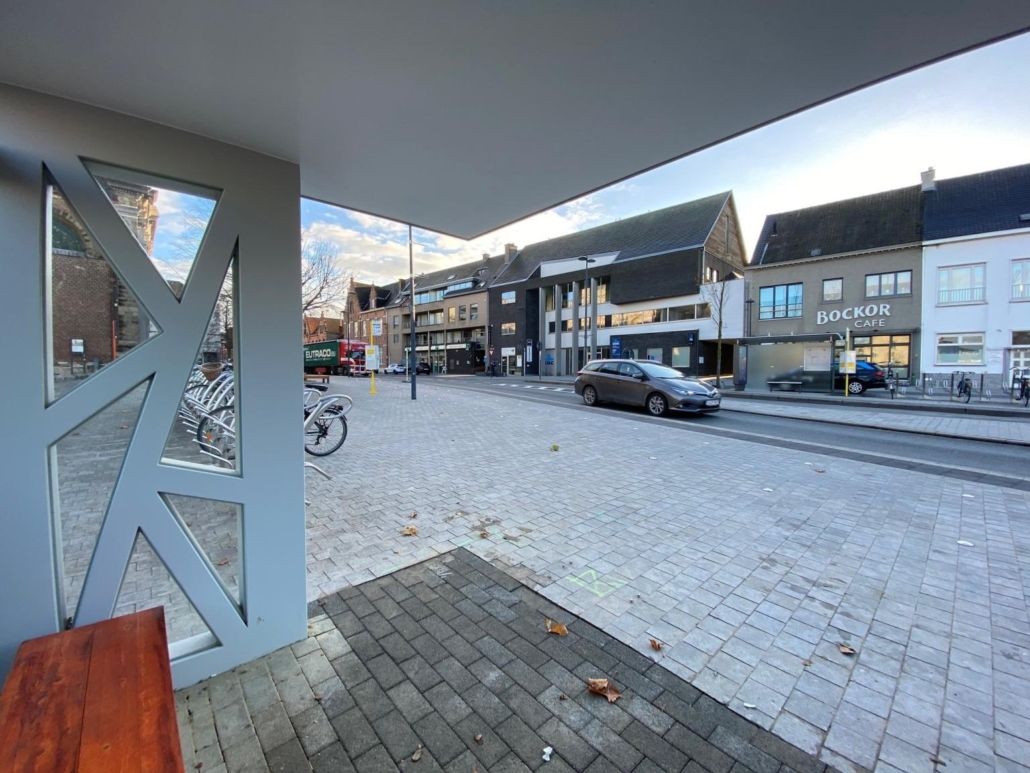 self cleaning toilet with bus shelter (7)