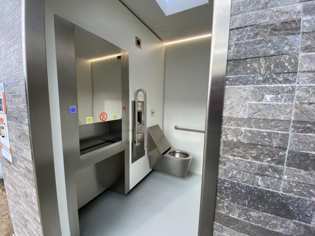 self cleaning toilet with bus shelter (8)