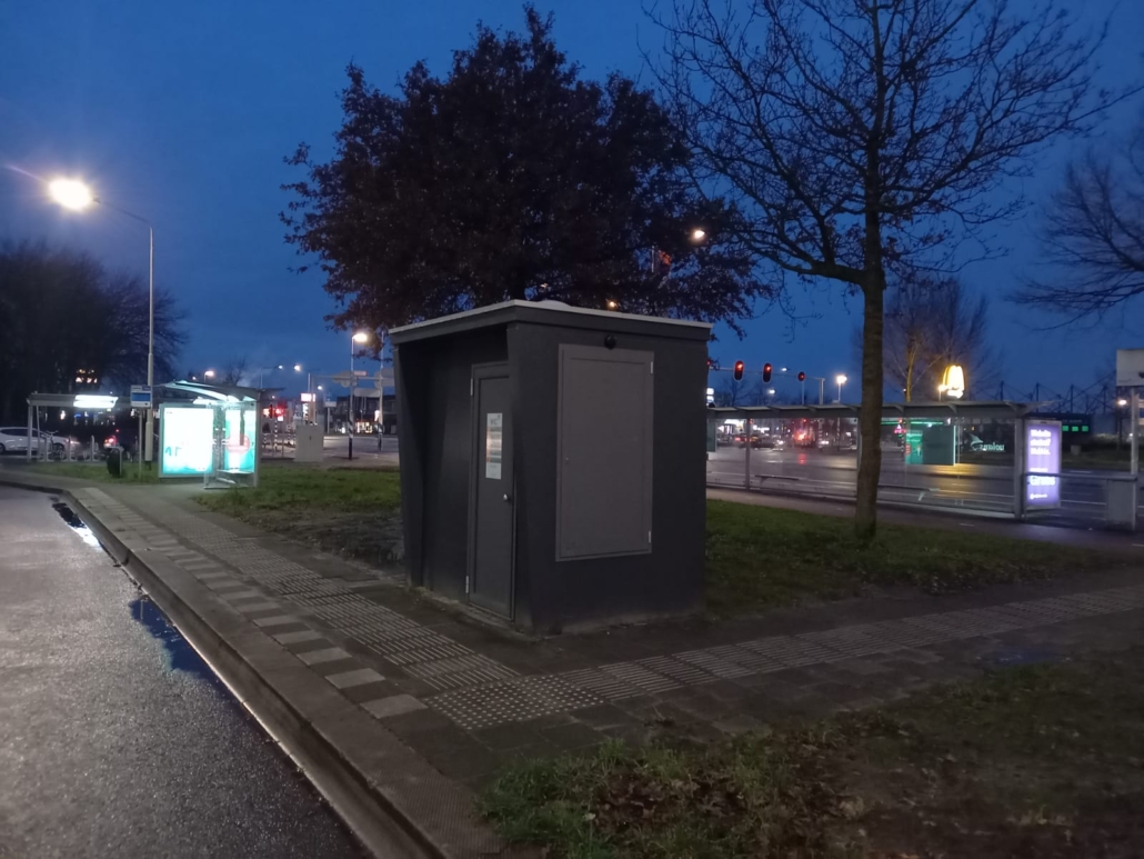 self cleaning toilets- bus driver-arriva (3)