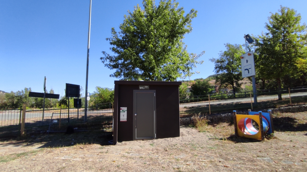 bagno autopulente disabili S3 (5) bagno autopulente installato in un parco giochi.