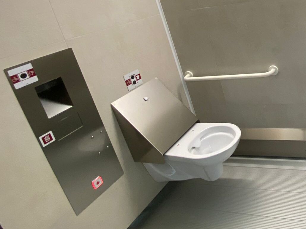 s5-interno-bagno-automatico-accessibile-a-disabili